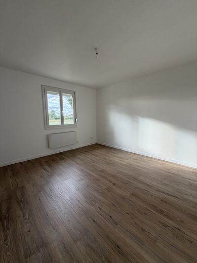 Image No.10-3 Bed House for sale