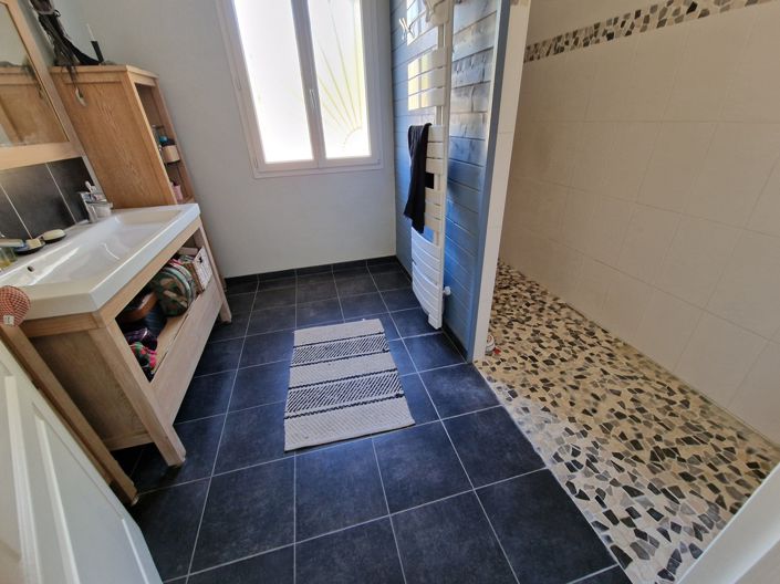Image No.16-4 Bed House for sale