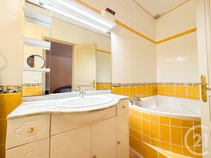 Image No.19-4 Bed House for sale