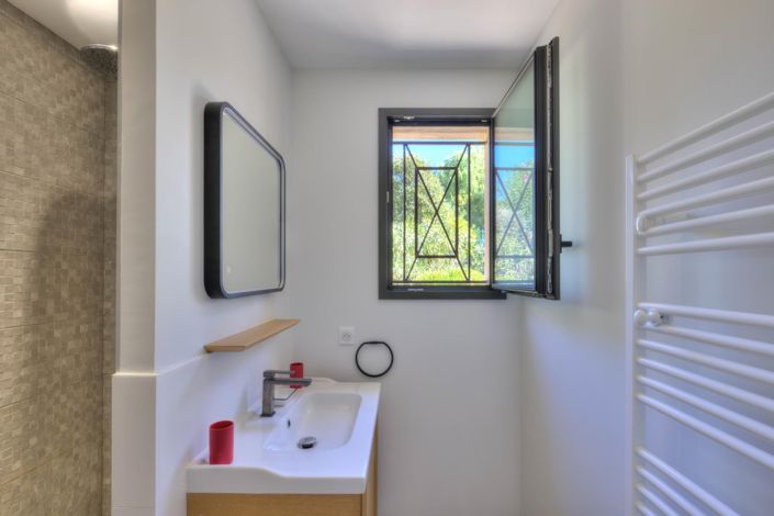 Image No.15-4 Bed House for sale