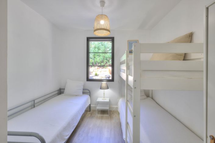 Image No.17-4 Bed House for sale