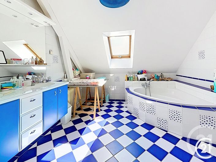 Image No.17-4 Bed House for sale