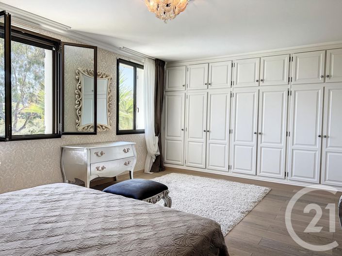 Image No.17-3 Bed House for sale