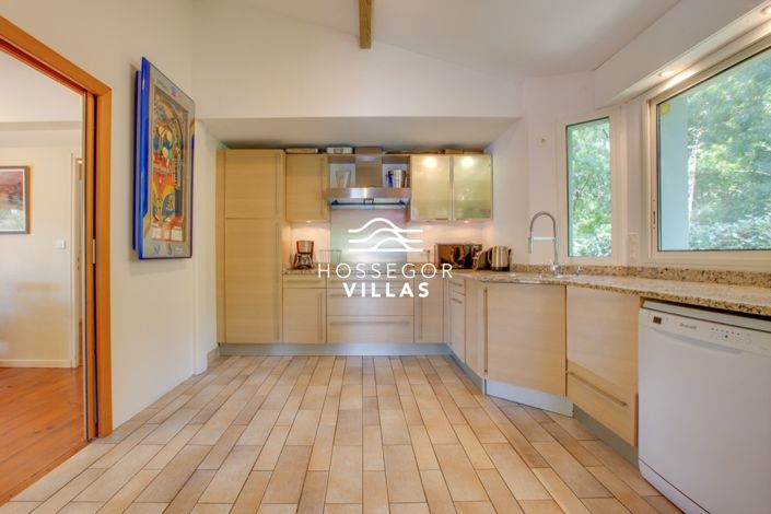 Image No.6-4 Bed House for sale