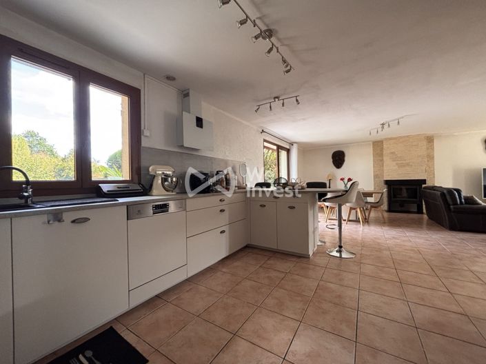 Image No.7-5 Bed House for sale
