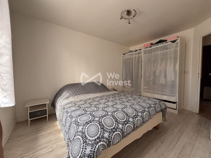 Image No.8-5 Bed House for sale