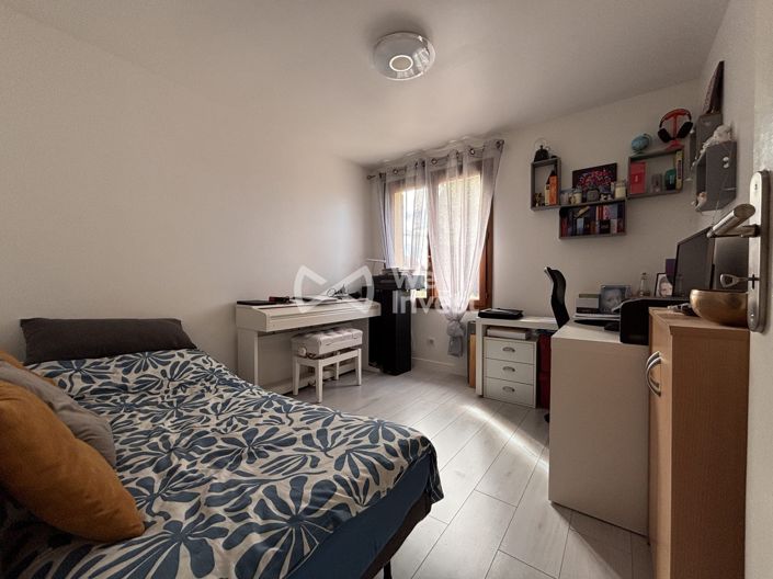 Image No.9-5 Bed House for sale