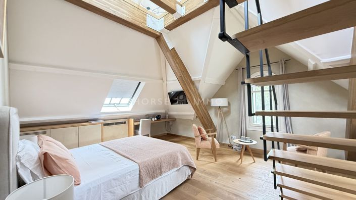 Image No.12-8 Bed Property for sale