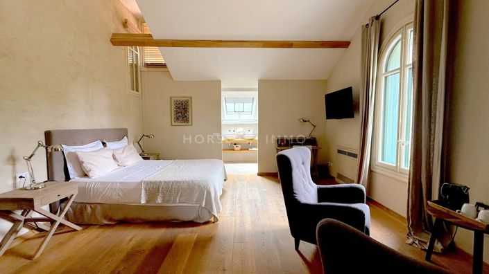 Image No.19-8 Bed Property for sale