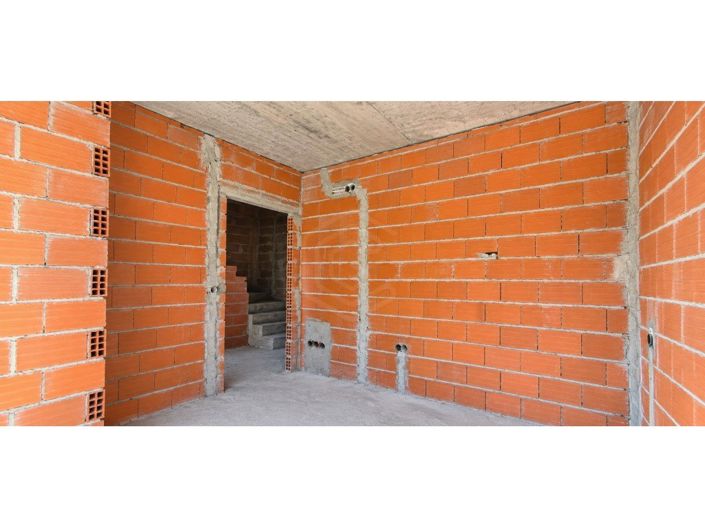 Image No.10-3 Bed House for sale
