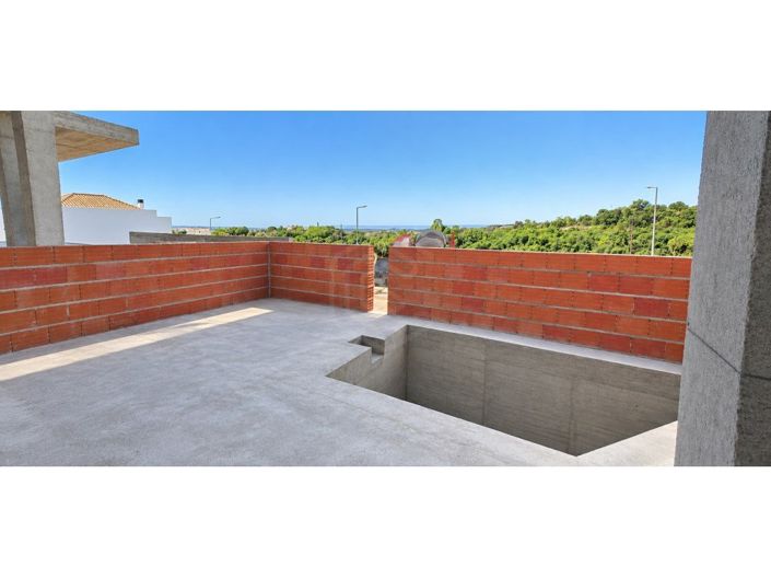 Image No.8-3 Bed House for sale