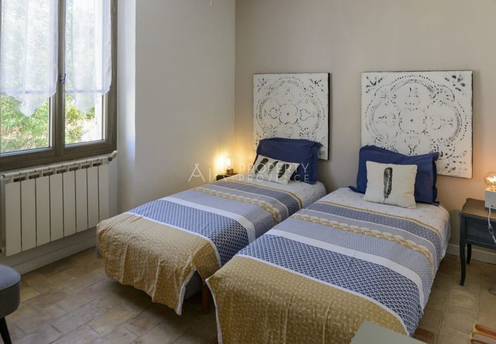 Image No.24-6 Bed House for sale
