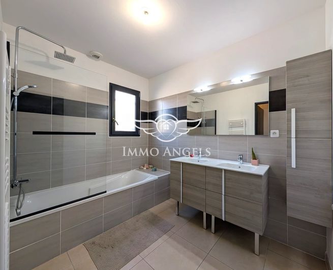 Image No.10-3 Bed House for sale