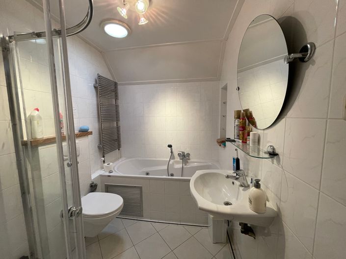 Image No.10-7 Bed House for sale