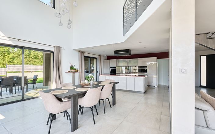 Image No.3-6 Bed House for sale