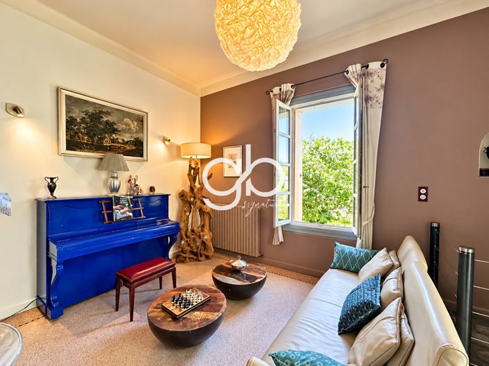 Image No.10-6 Bed House for sale