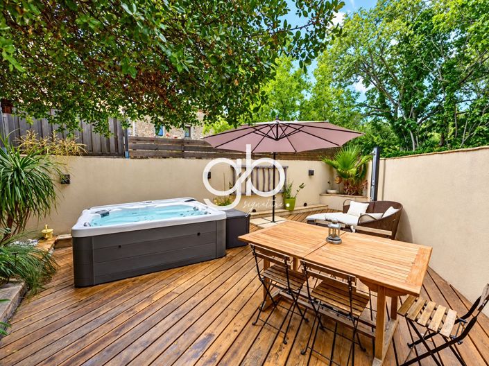 Image No.8-6 Bed House for sale