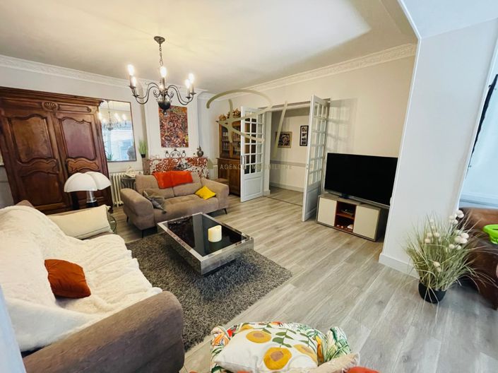 Image No.5-7 Bed House for sale