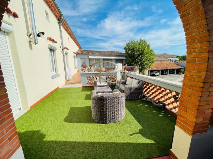 Image No.8-7 Bed House for sale