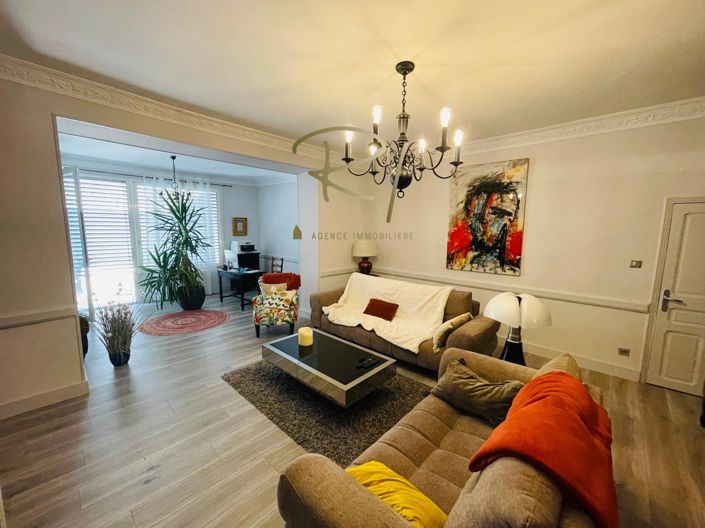 Image No.9-7 Bed House for sale