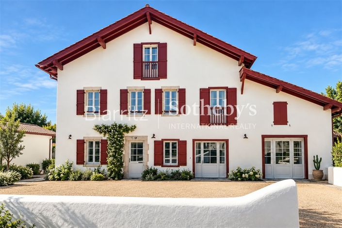 Image No.17-10 Bed House for sale