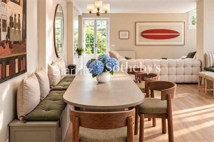 Image No.7-10 Bed House for sale