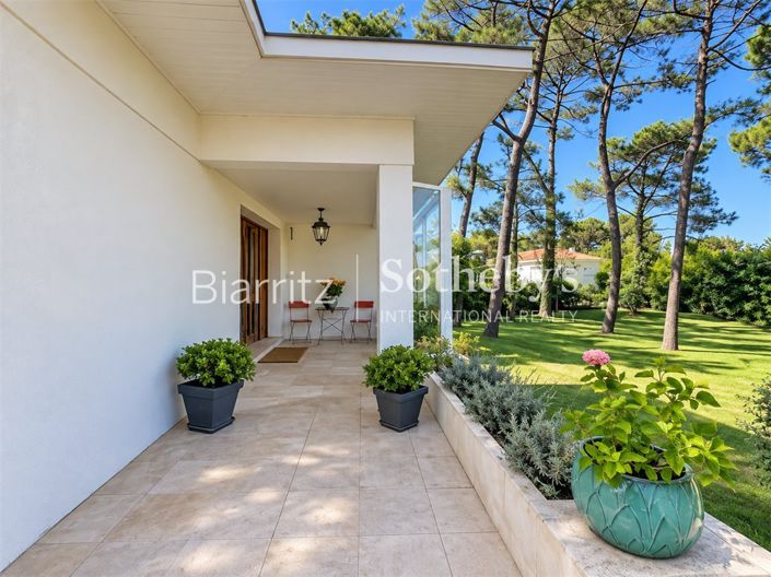 Image No.8-3 Bed House for sale