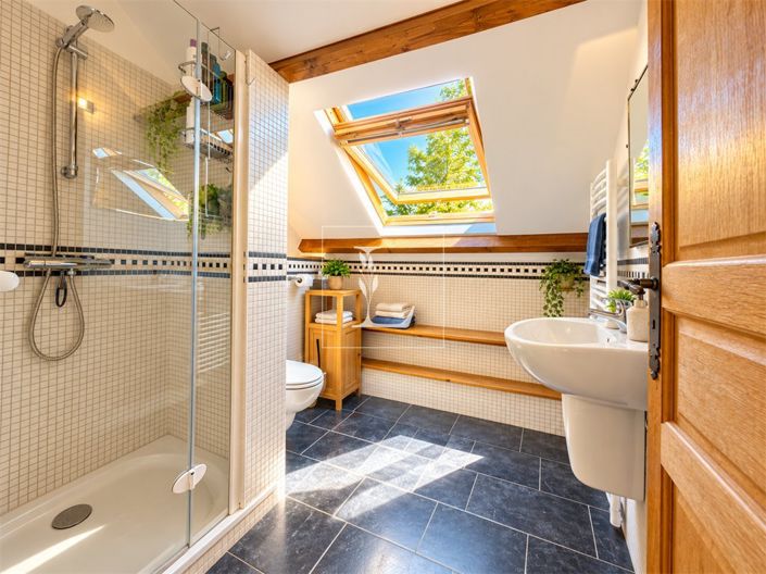 Image No.10-10 Bed House for sale