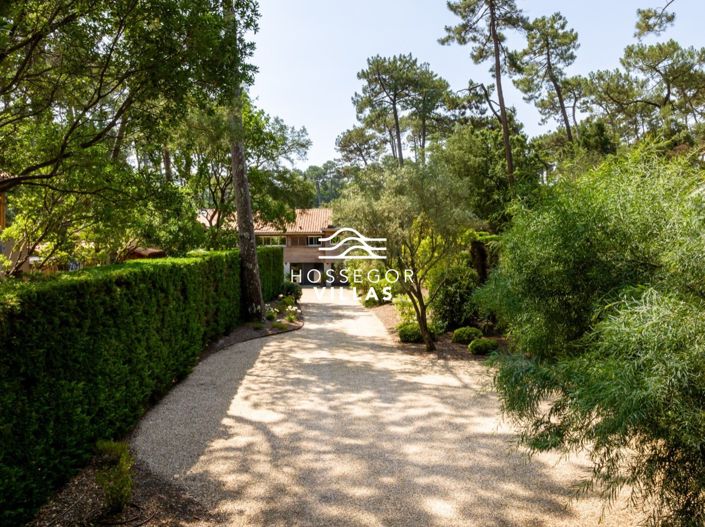 Image No.20-5 Bed House for sale