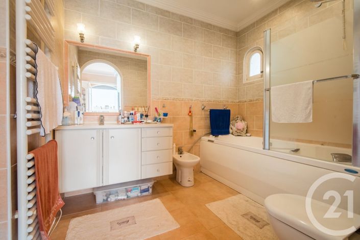 Image No.10-3 Bed Apartment for sale
