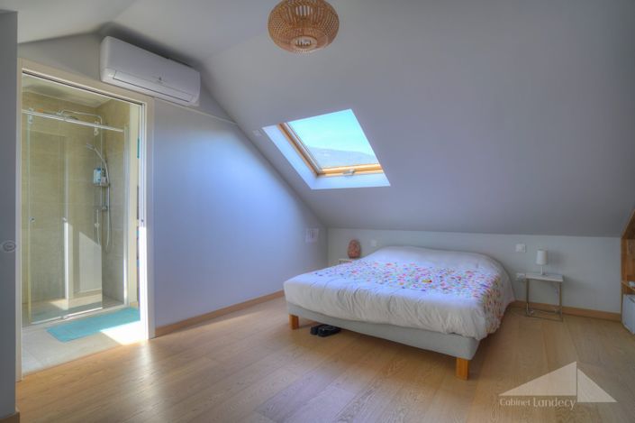 Image No.10-4 Bed House for sale
