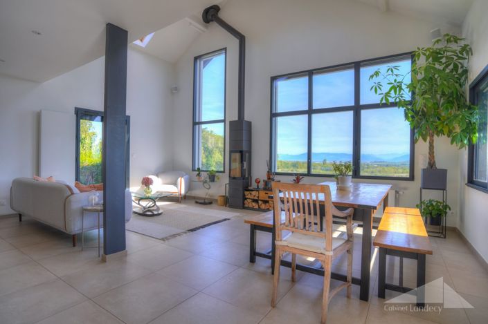 Image No.2-4 Bed House for sale