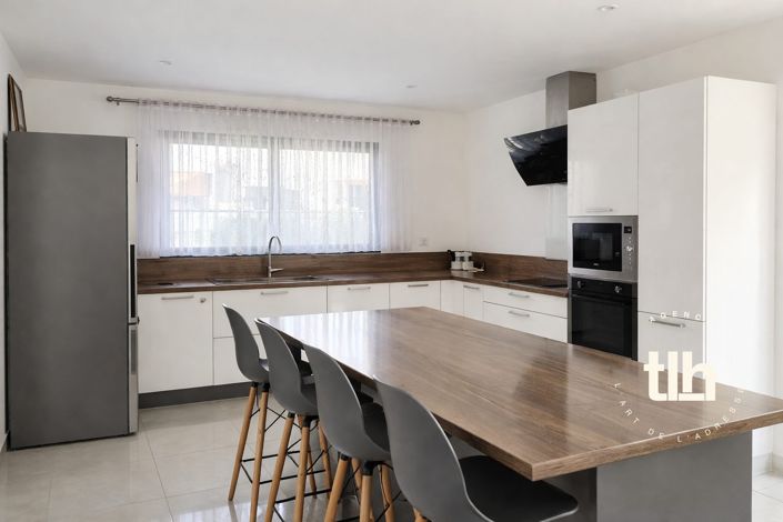 Image No.5-4 Bed House for sale