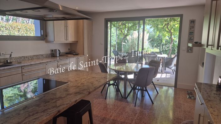 Image No.11-6 Bed House for sale