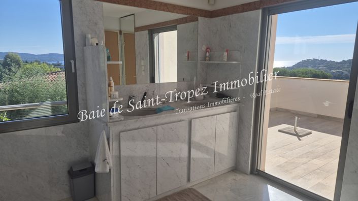 Image No.17-6 Bed House for sale