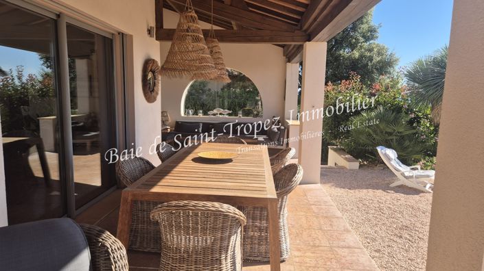 Image No.7-6 Bed House for sale