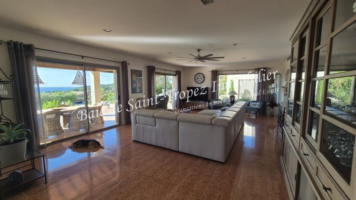 Image No.9-6 Bed House for sale