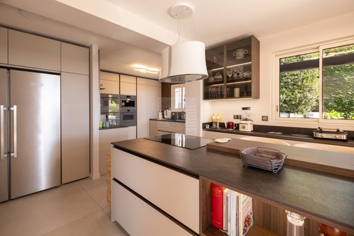 Image No.16-6 Bed House for sale