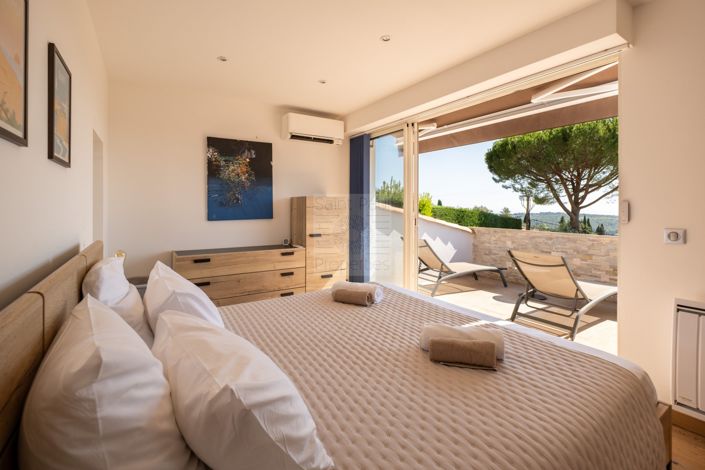 Image No.27-6 Bed House for sale