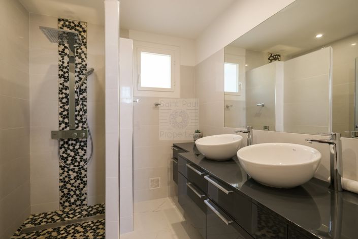 Image No.28-6 Bed House for sale