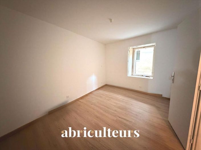 Image No.13-2 Bed House for sale