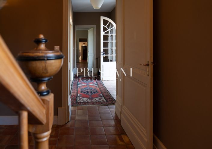 Image No.17-8 Bed House for sale