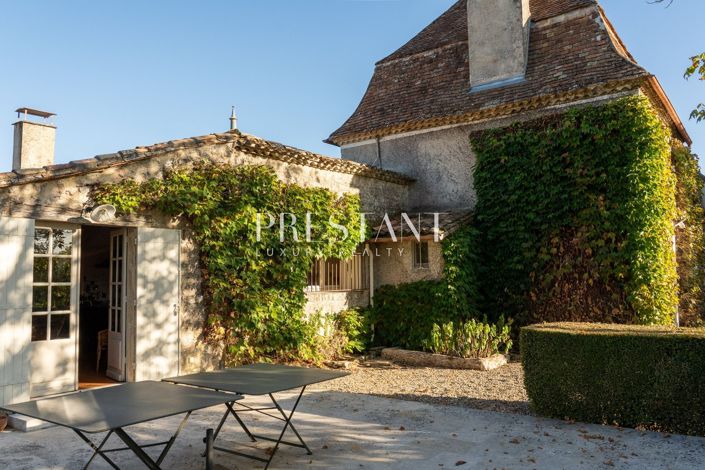 Image No.19-8 Bed House for sale