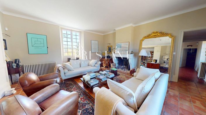 Image No.2-8 Bed House for sale
