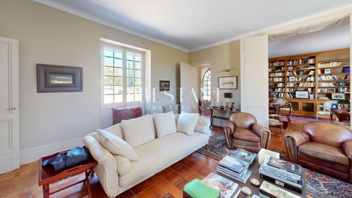 Image No.6-8 Bed House for sale
