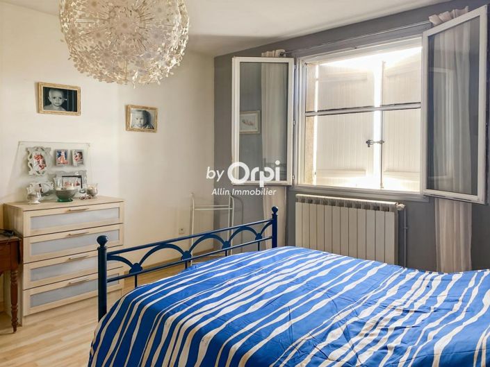 Image No.10-3 Bed House for sale