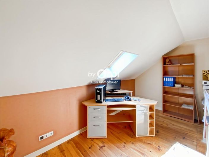 Image No.11-3 Bed House for sale