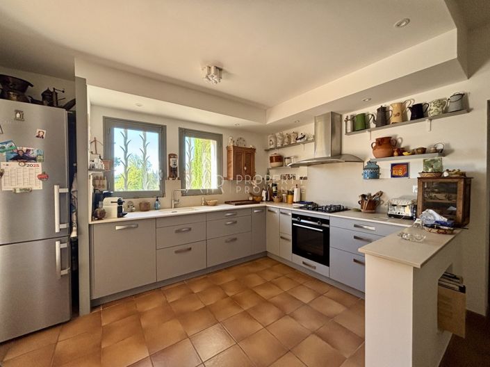 Image No.10-4 Bed House for sale