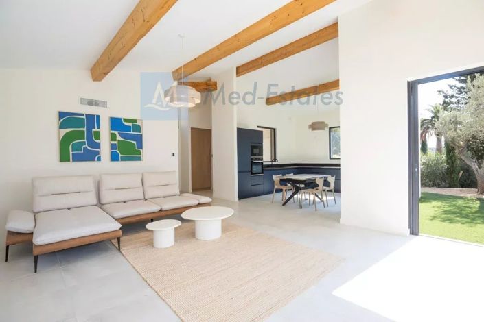 Image No.6-3 Bed House for sale