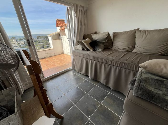 Image No.5-2 Bed House for sale